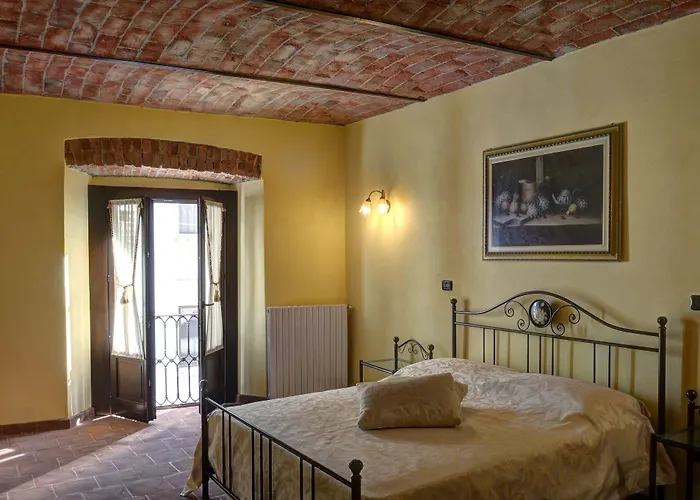 Palazzo Centro Alloggi * نيتسا مونفيراتو